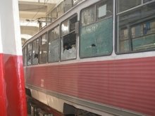 В Челнах бьют стекла вагонов